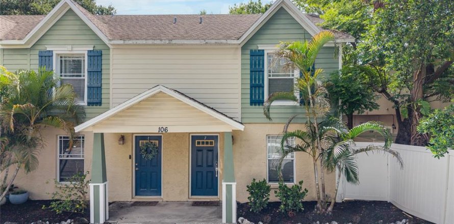 Townhouse in Tampa, Florida 2 bedrooms, 94.76 sq.m. № 2156383