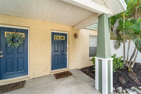 Townhouse in Tampa, Florida 2 bedrooms, 94.76 sq.m. № 2156383 - photo 3