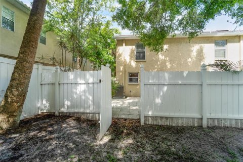 Townhouse in Tampa, Florida 2 bedrooms, 94.76 sq.m. № 2156383 - photo 25