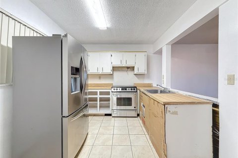 Condo in Lauderdale Lakes, Florida, 2 bedrooms  № 1545511 - photo 9