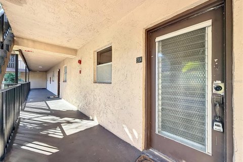 Condo in Lauderdale Lakes, Florida, 2 bedrooms  № 1545511 - photo 11