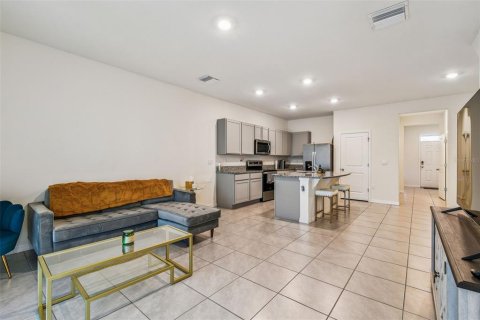 Adosado en venta en Wesley Chapel, Florida, 3 dormitorios, 155.43 m2 № 1919183 - foto 13
