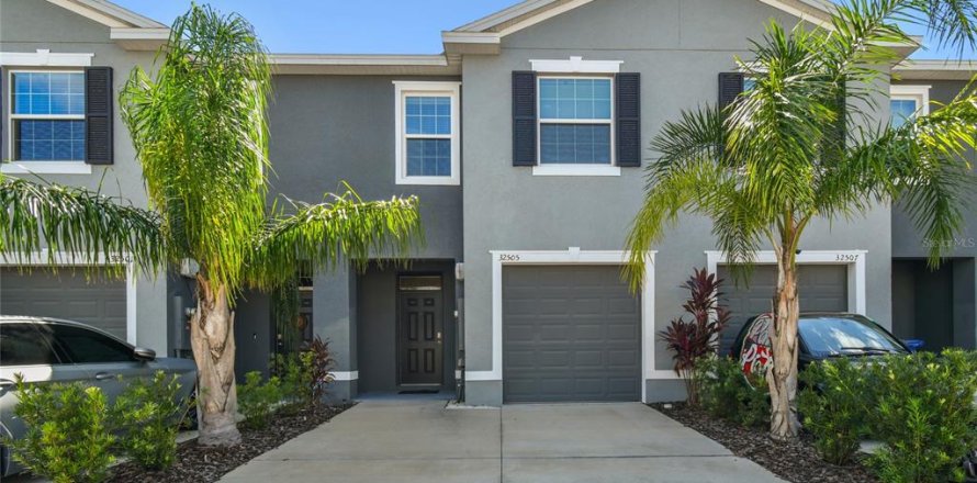 Adosado en Wesley Chapel, Florida 3 dormitorios, 155.43 m2 № 1919183