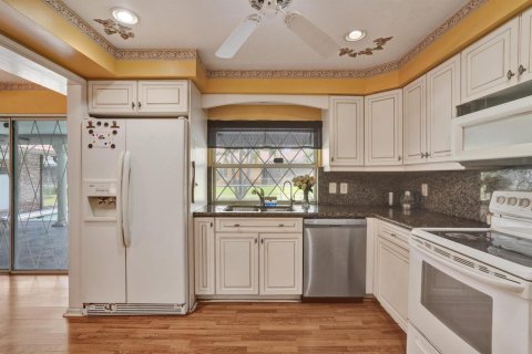 House in Coral Springs, Florida 4 bedrooms, 226.59 sq.m. № 2191696 - photo 13