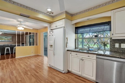House in Coral Springs, Florida 4 bedrooms, 226.59 sq.m. № 2191696 - photo 14