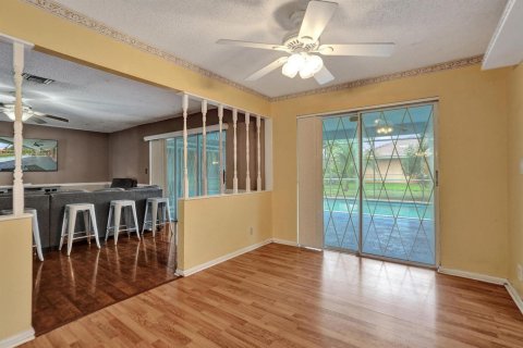 House in Coral Springs, Florida 4 bedrooms, 226.59 sq.m. № 2191696 - photo 8