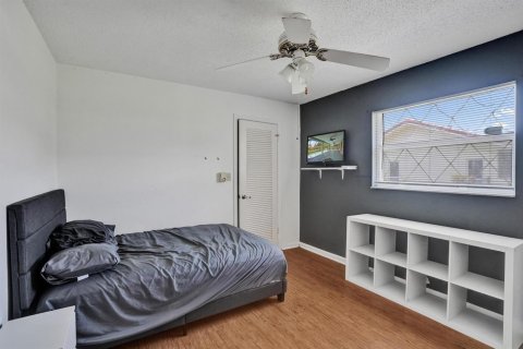 House in Coral Springs, Florida 4 bedrooms, 226.59 sq.m. № 2191696 - photo 19