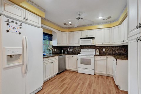 House in Coral Springs, Florida 4 bedrooms, 226.59 sq.m. № 2191696 - photo 10