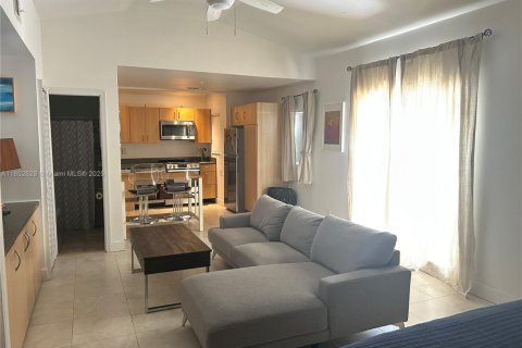Villa ou maison à louer à Hollywood, Floride: 1 chambre, 235.79 m2 № 1859171 - photo 6