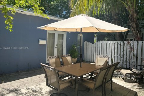 Villa ou maison à louer à Hollywood, Floride: 1 chambre, 235.79 m2 № 1859171 - photo 3