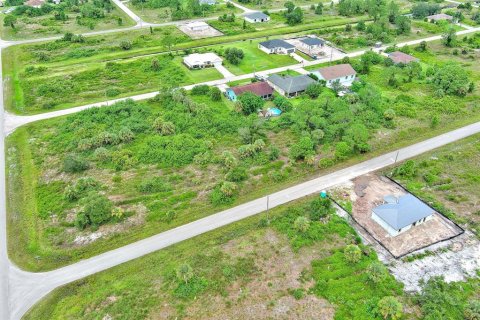 Terreno en venta en Lehigh Acres, Florida № 2164321 - foto 13