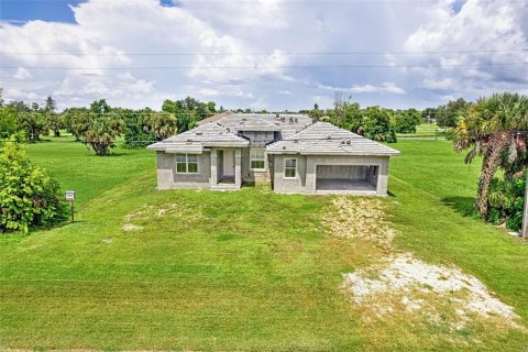 House in Punta Gorda, Florida 3 bedrooms, 189.71 sq.m. № 2356383