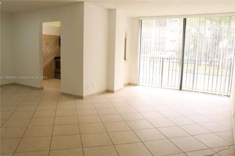 Condo in Sunny Isles Beach, Florida, 1 bedroom  № 1729363 - photo 2