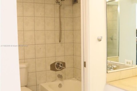 Condo in Sunny Isles Beach, Florida, 1 bedroom  № 1729363 - photo 10