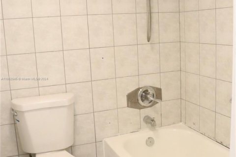 Condo in Sunny Isles Beach, Florida, 1 bedroom  № 1729363 - photo 11