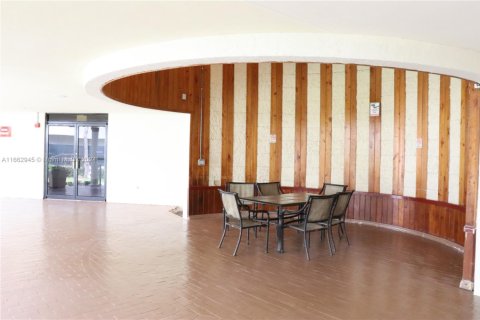 Condo in Sunny Isles Beach, Florida, 1 bedroom  № 1729363 - photo 17