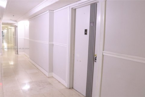 Condo in Sunny Isles Beach, Florida, 1 bedroom  № 1729363 - photo 12