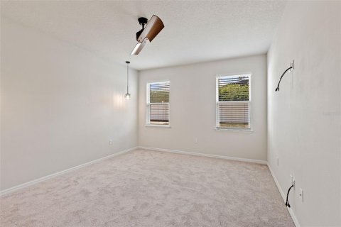House in Orange City, Florida 4 bedrooms, 187.85 sq.m. № 1855581 - photo 12
