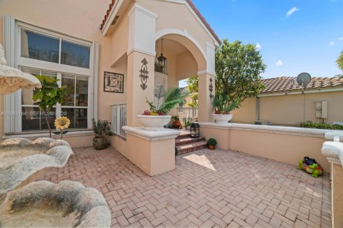 Купить виллу или дом в Холливуд, Флорида 5 спален, 269.04м2, № 2028842 - фото 12