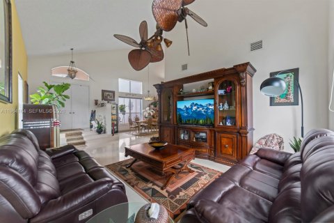 Купить виллу или дом в Холливуд, Флорида 5 спален, 269.04м2, № 2028842 - фото 15