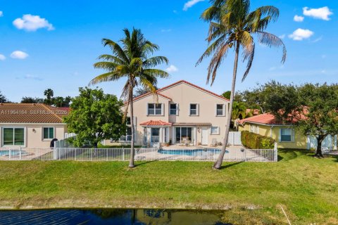 Дом в Холливуд, Флорида 5 спален, 269.04м2 № 2028842