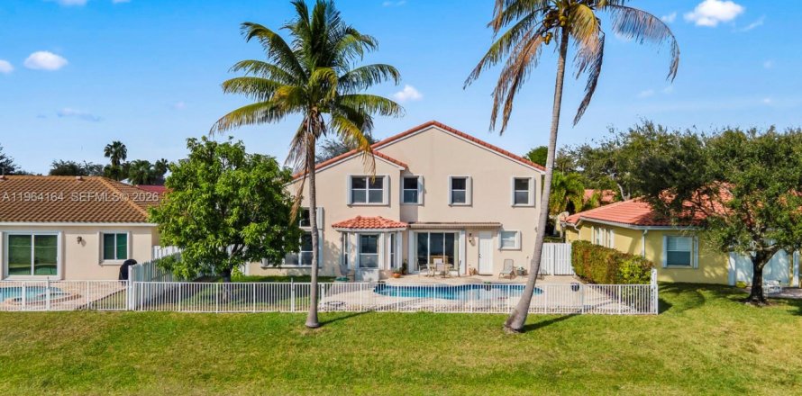 Дом в Холливуд, Флорида 5 спален, 269.04м2 № 2028842