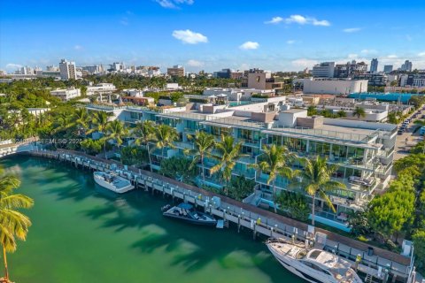 Кондоминиум с 3 спальнями в Майами-Бич, Флорида № 2042916