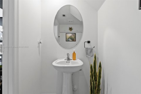 Купить таунхаус в Майами, Флорида 3 спальни, 123.65м2, № 2088838 - фото 10