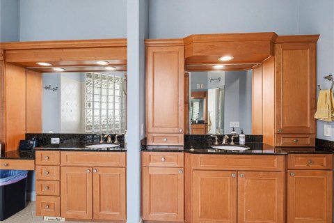 House in Palmetto, Florida 4 bedrooms, 414.53 sq.m. № 2100117 - photo 21