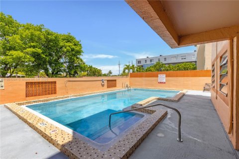 Condominio en venta en Miami, Florida, 2 dormitorios, 93.92 m2 № 2012727 - foto 29