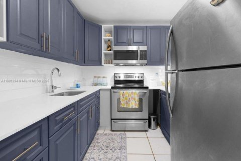 Condominio en Miami, Florida, 2 dormitorios  № 2012727