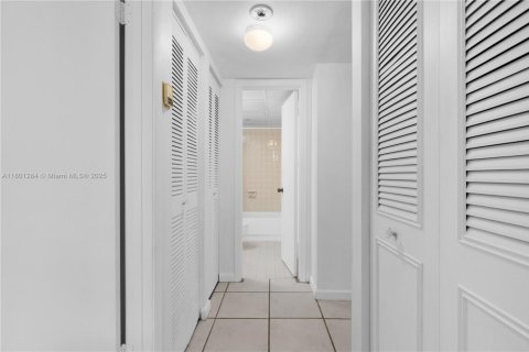 Condominio en venta en Miami, Florida, 2 dormitorios, 93.92 m2 № 2012727 - foto 13
