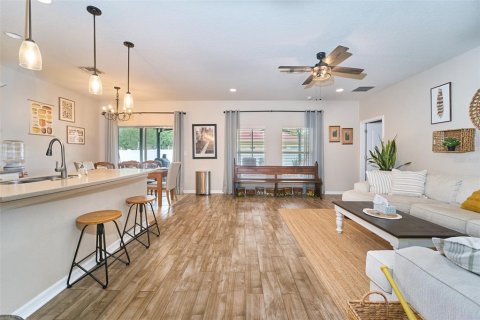Casa en venta en Lutz, Florida, 4 dormitorios, 192.31 m2 № 2199256 - foto 11