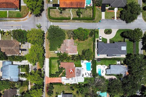 Снять в аренду виллу или дом в Бискейн-Парк, Флорида 3 спальни, 175.31м2, № 1959604 - фото 9