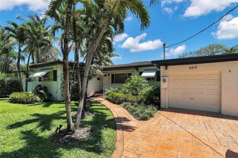 Снять в аренду виллу или дом в Бискейн-Парк, Флорида 3 спальни, 175.31м2, № 1959604 - фото 12