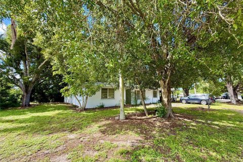 House in Fort Myers, Florida 4 bedrooms, 198.63 sq.m. № 2393397 - photo 15