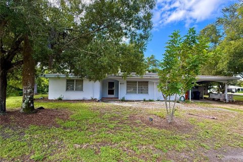 House in Fort Myers, Florida 4 bedrooms, 198.63 sq.m. № 2393397