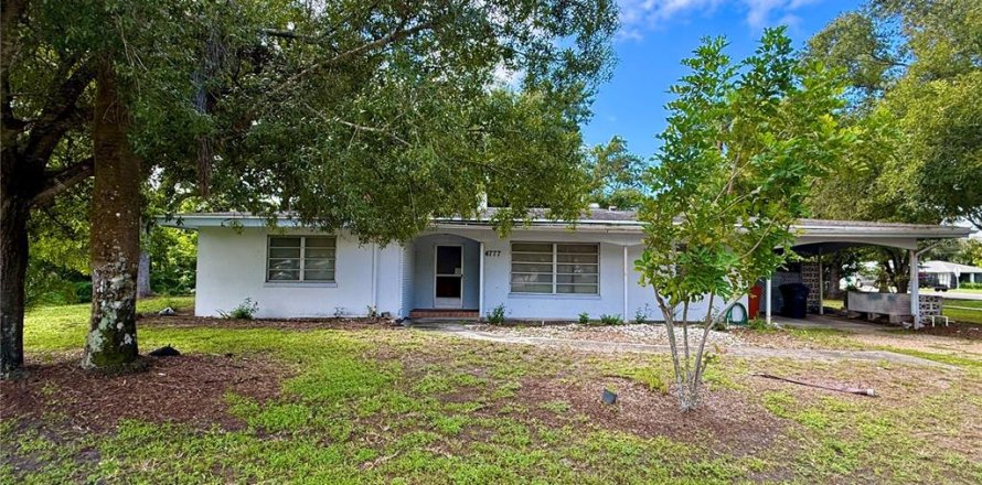 House in Fort Myers, Florida 4 bedrooms, 198.63 sq.m. № 2393397