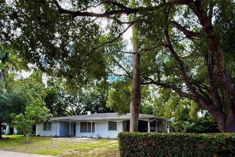 House in Fort Myers, Florida 4 bedrooms, 198.63 sq.m. № 2393397 - photo 9
