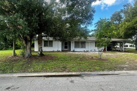 House in Fort Myers, Florida 4 bedrooms, 198.63 sq.m. № 2393397 - photo 11