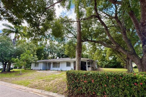 House in Fort Myers, Florida 4 bedrooms, 198.63 sq.m. № 2393397 - photo 8