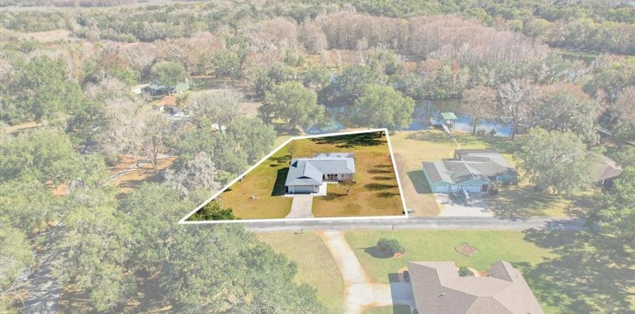 Casa en Inverness, Florida 3 dormitorios, 167.22 m2 № 2145023