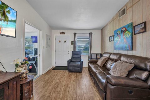 House in Port Charlotte, Florida 2 bedrooms, 72.93 sq.m. № 1894520 - photo 6