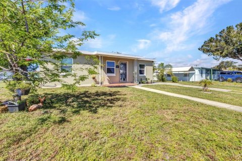 House in Port Charlotte, Florida 2 bedrooms, 72.93 sq.m. № 1894520 - photo 4
