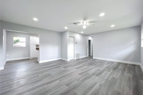 Commercial property in Sarasota, Florida 3 bedrooms, 130.99 sq.m. № 1851480 - photo 3