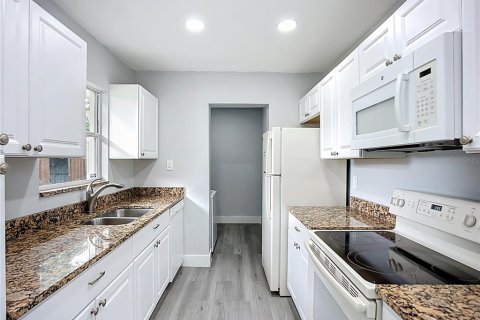 Commercial property in Sarasota, Florida 3 bedrooms, 130.99 sq.m. № 1851480 - photo 6