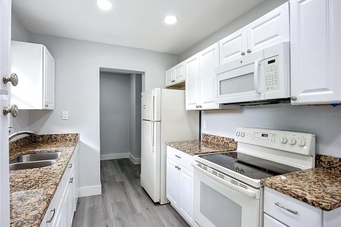 Commercial property in Sarasota, Florida 3 bedrooms, 130.99 sq.m. № 1851480 - photo 9