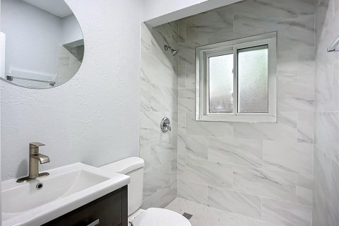 Commercial property in Sarasota, Florida 3 bedrooms, 130.99 sq.m. № 1851480 - photo 21