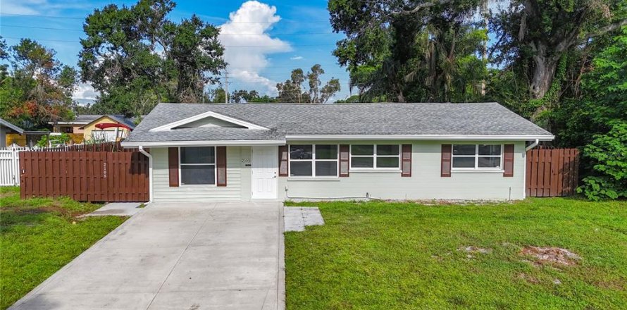 Commercial property in Sarasota, Florida 3 bedrooms, 130.99 sq.m. № 1851480