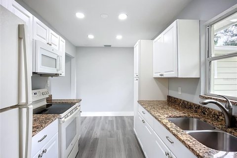 Commercial property in Sarasota, Florida 3 bedrooms, 130.99 sq.m. № 1851480 - photo 7
